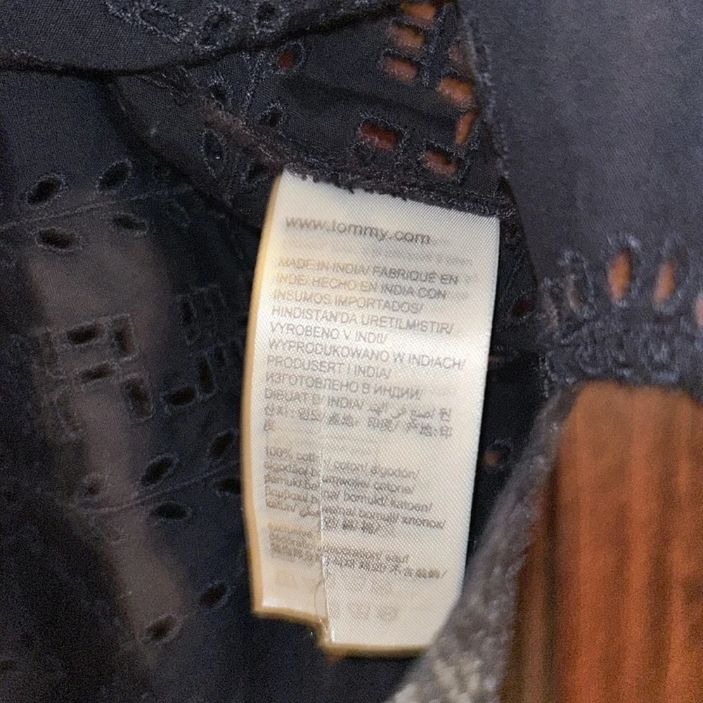 NWOT woman’s M Tommy Hilfiger navy eyelet blouse - Picture 3 of 6